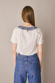T-shirt con colletto volant