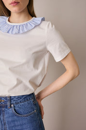 T-shirt con colletto volant