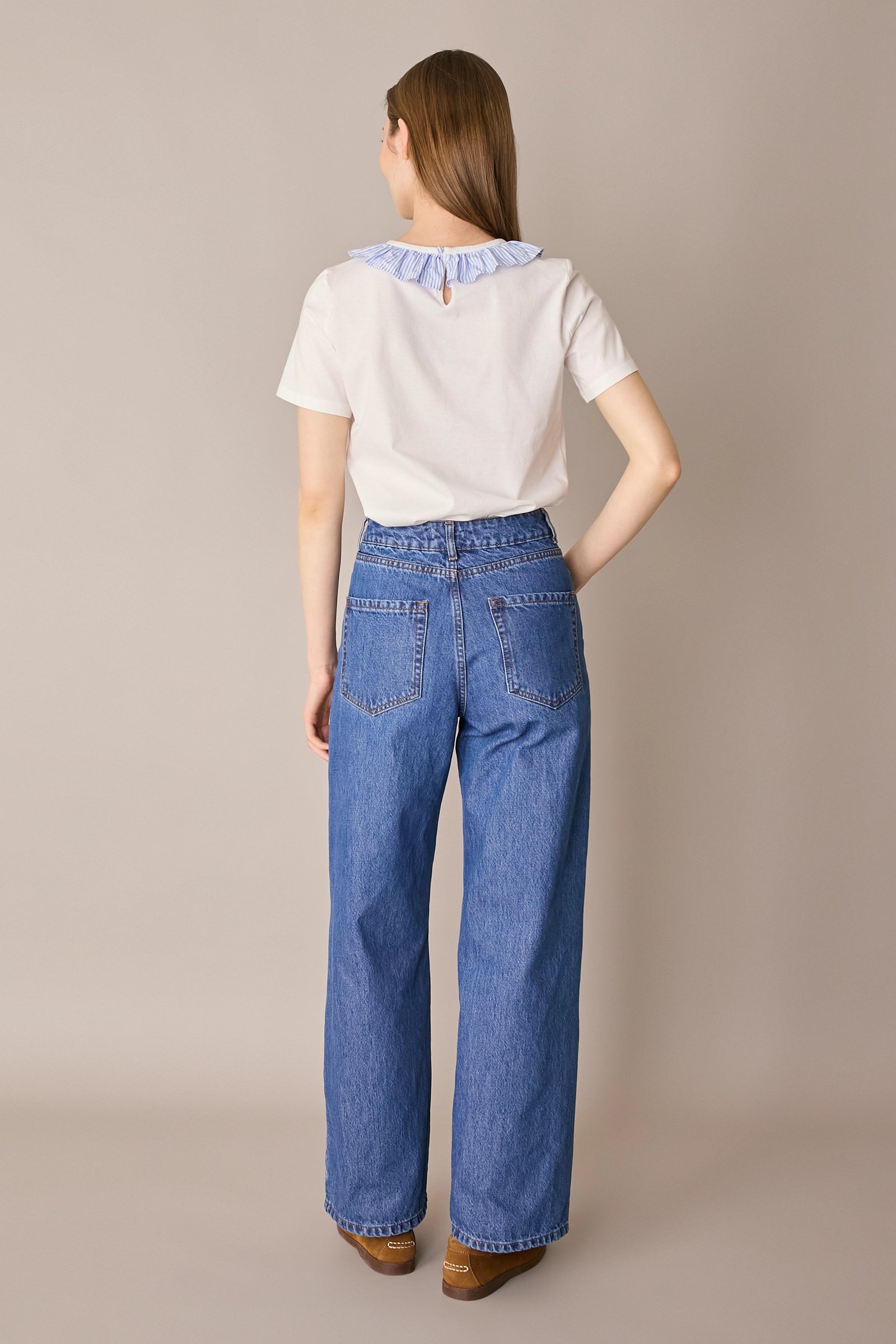 T-shirt con colletto volant