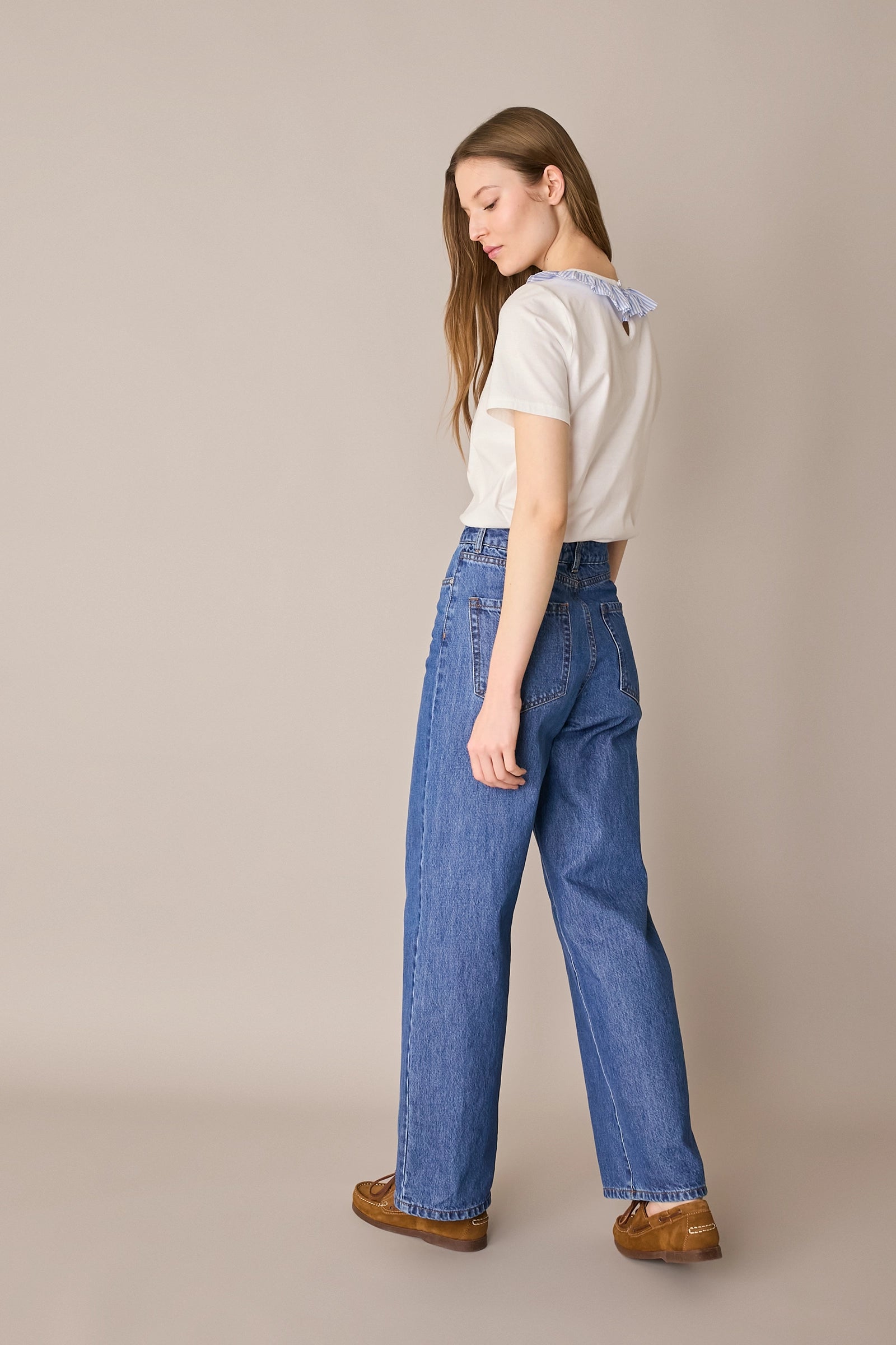 T-shirt con colletto volant
