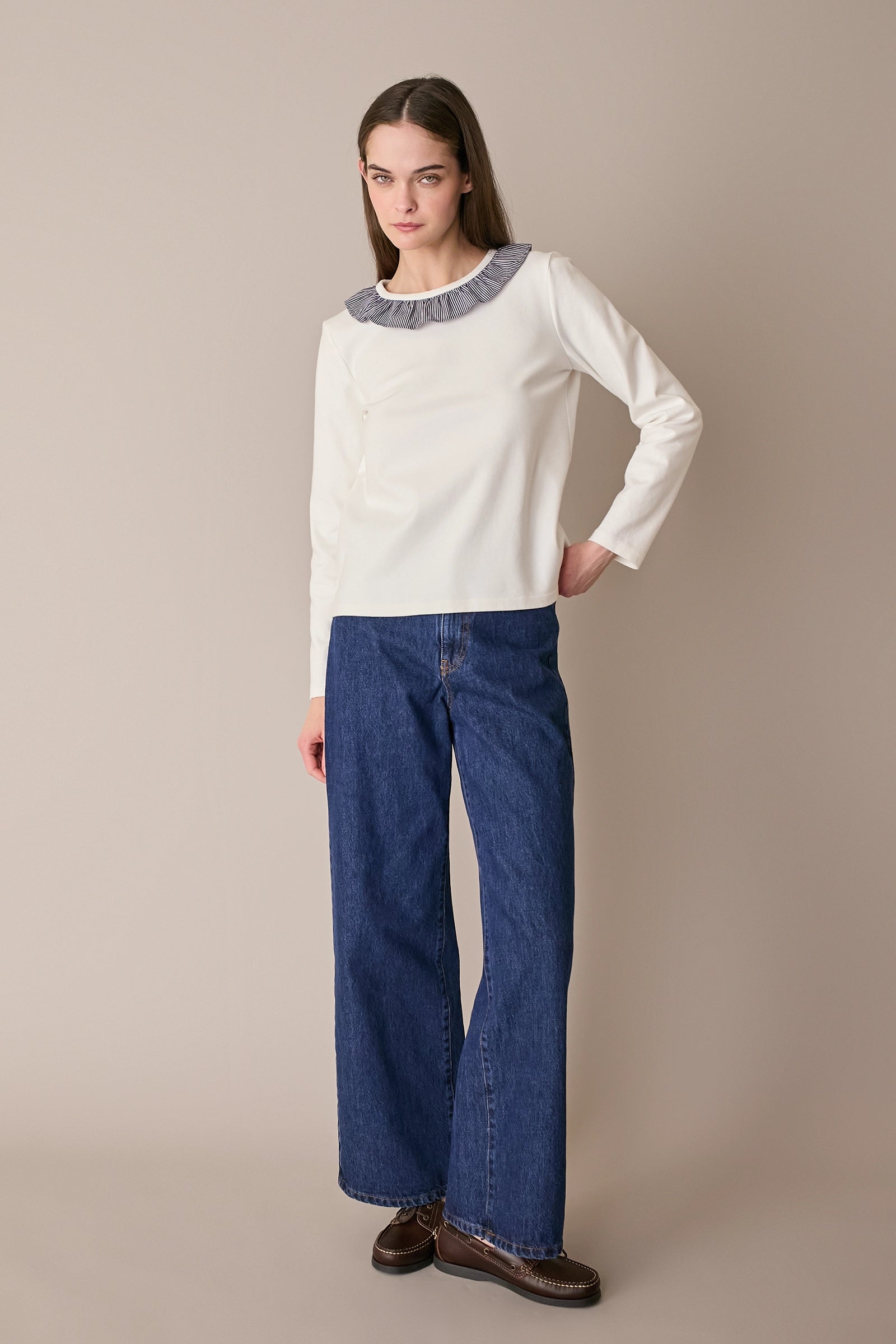 T-shirt a maniche lunghe con colletto volant