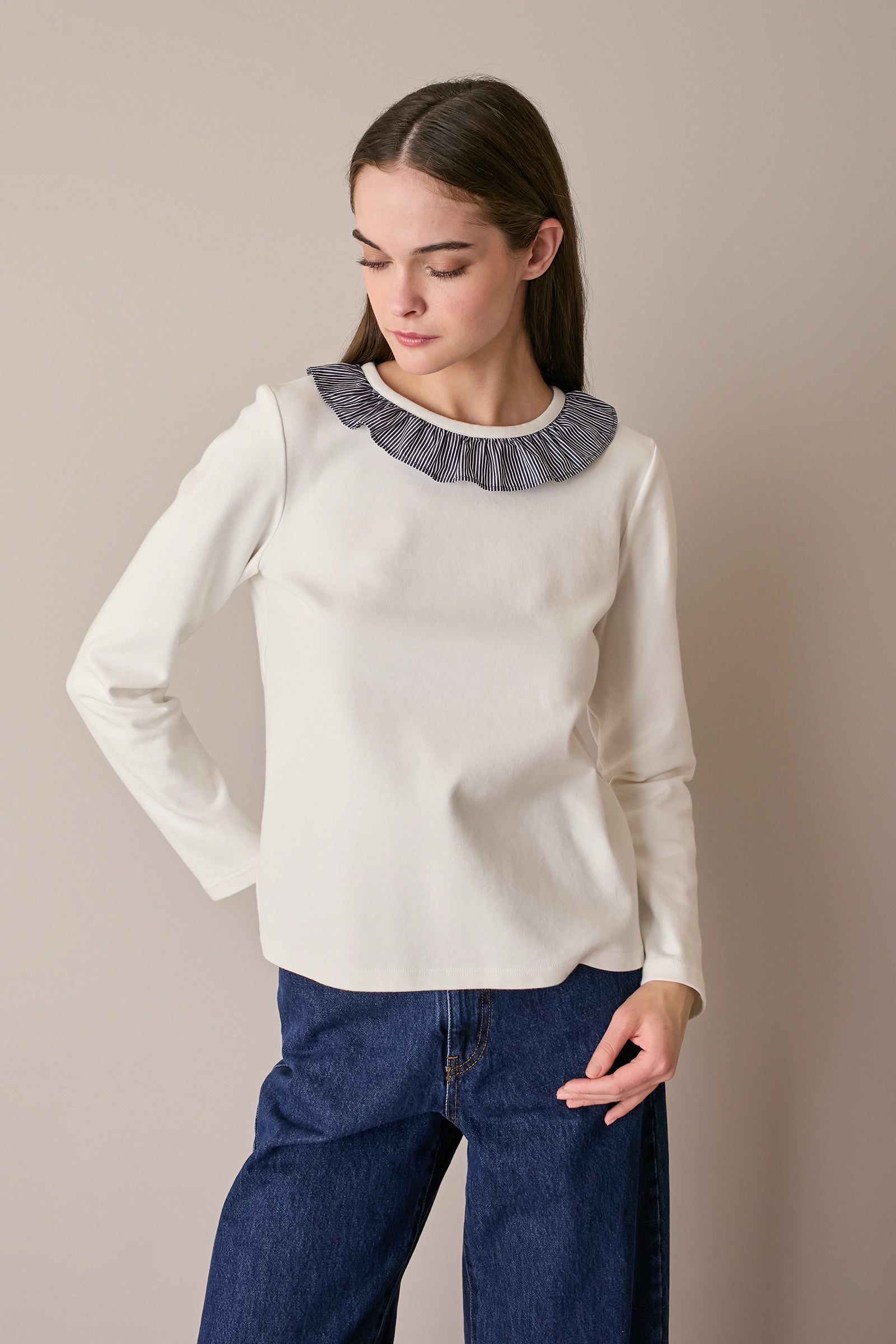 T-shirt a maniche lunghe con colletto volant