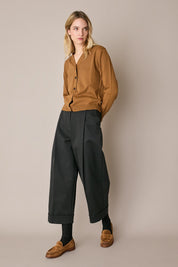Pantaloni con piega e risvolto