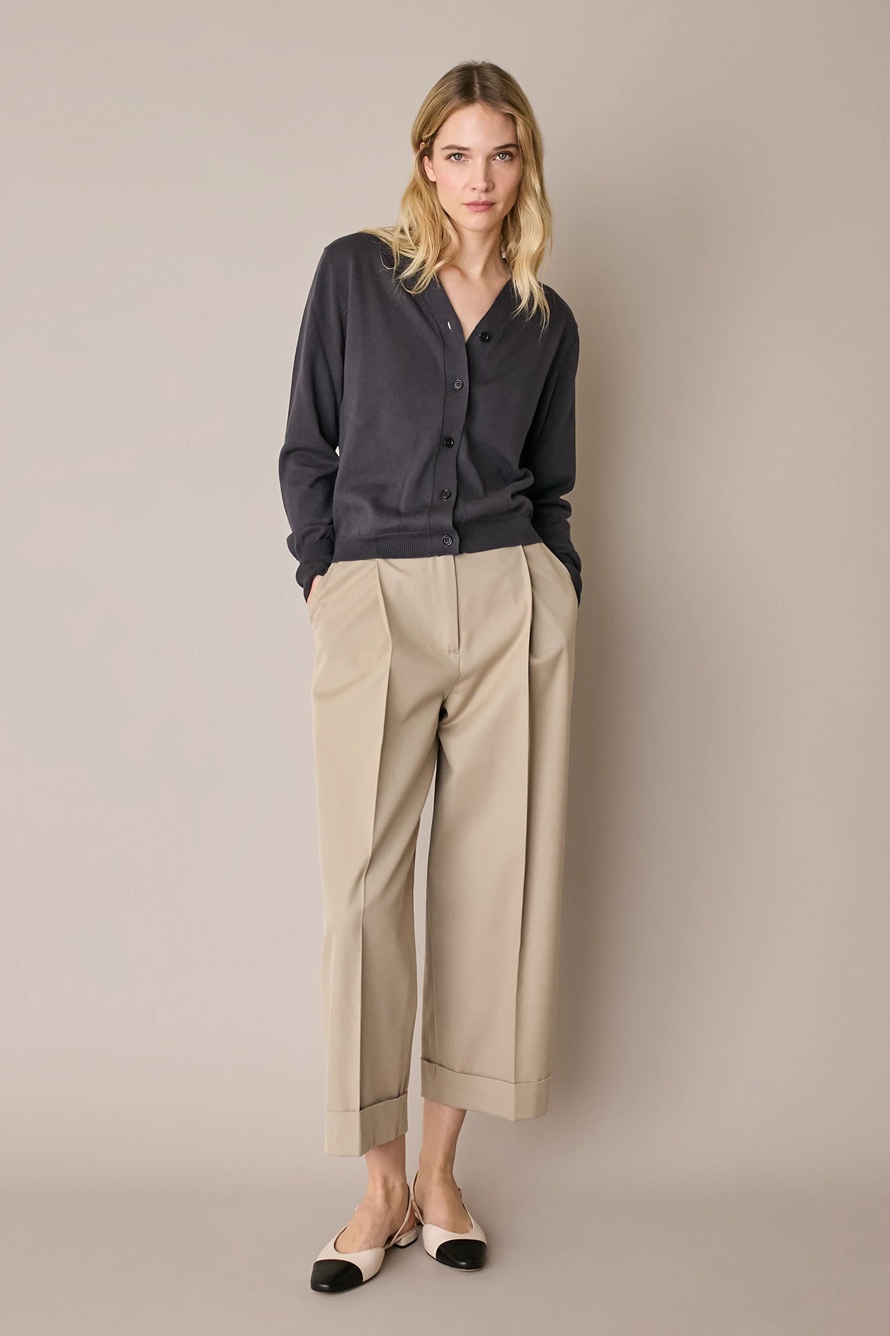 Pantaloni con piega e risvolto