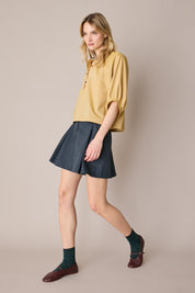 Top con bottoni rivestiti