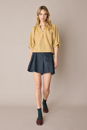 Top con bottoni rivestiti