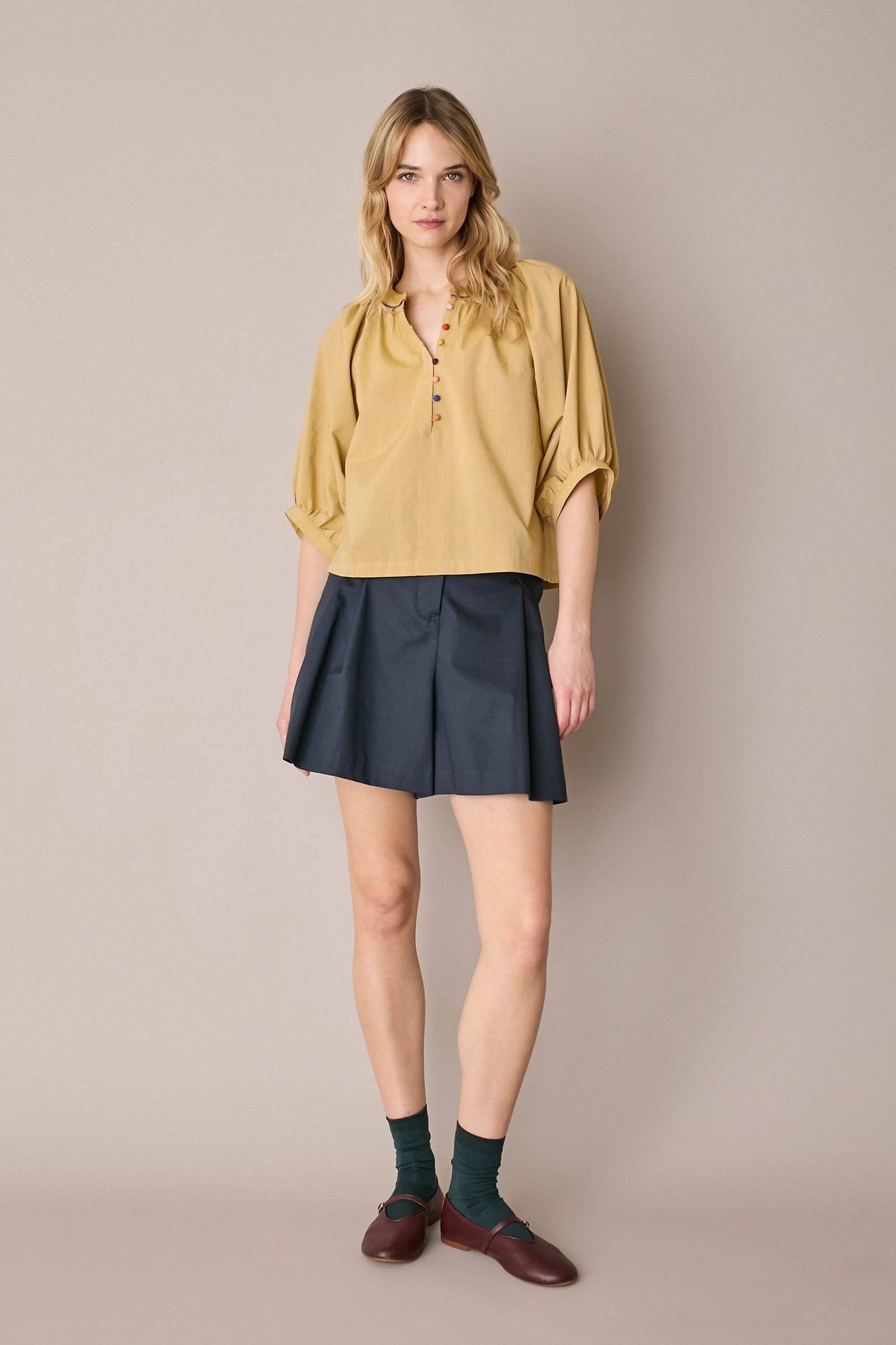 Top con bottoni rivestiti