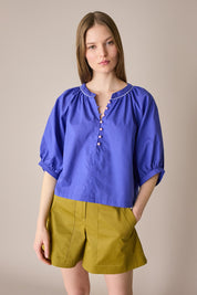 Top con bottoni rivestiti