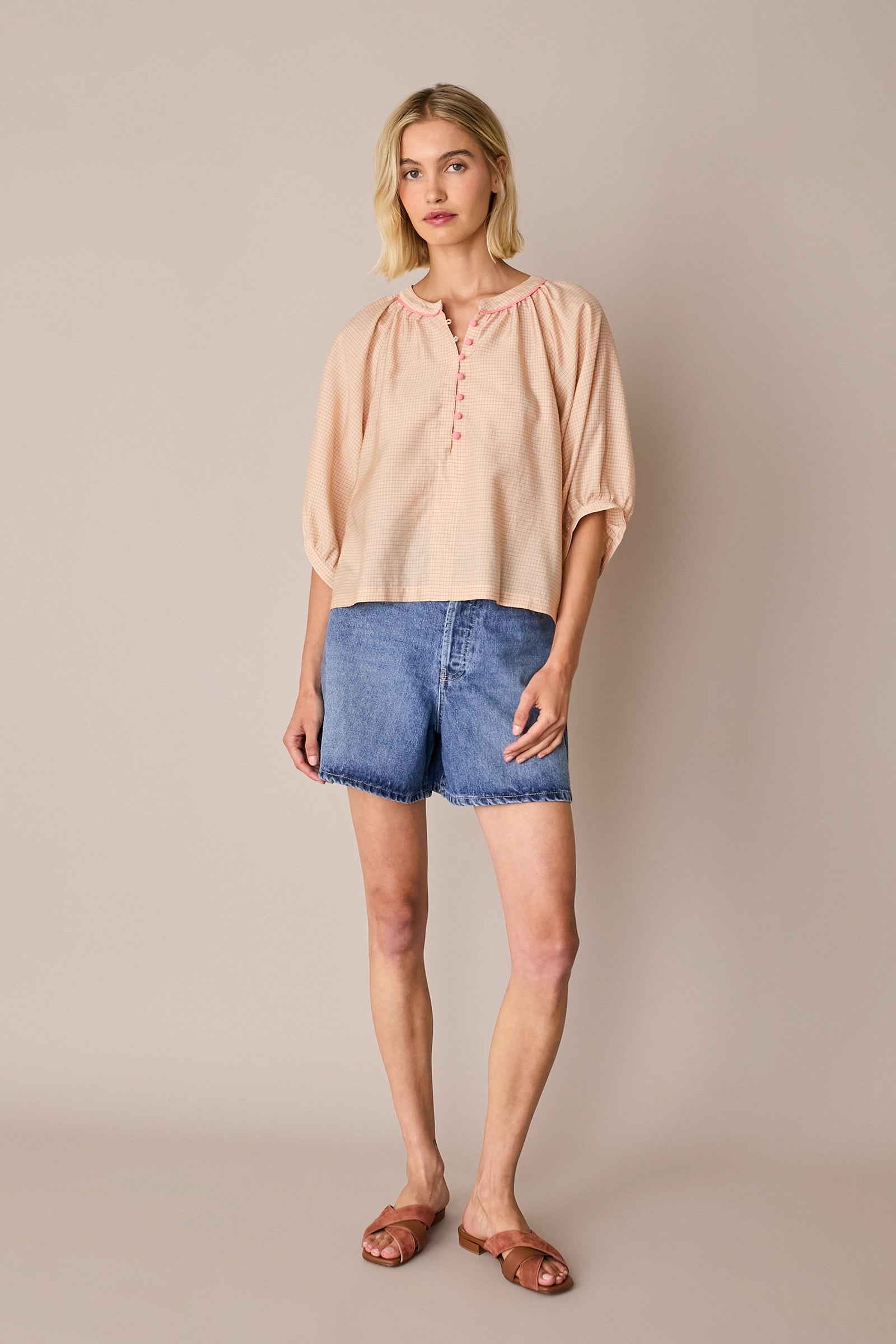Top con bottoni rivestiti