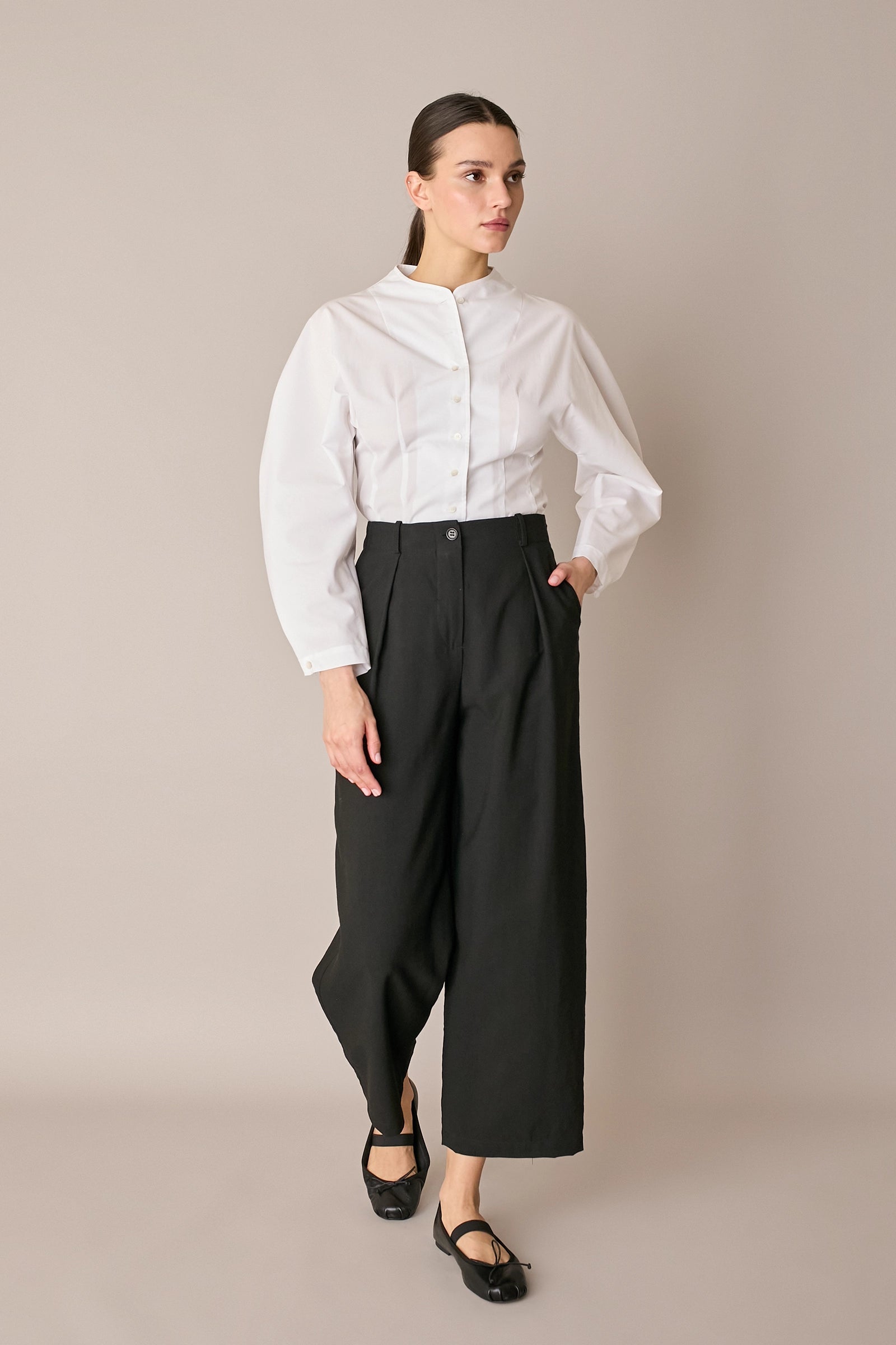 Camicia in cotone con maniche scultoree