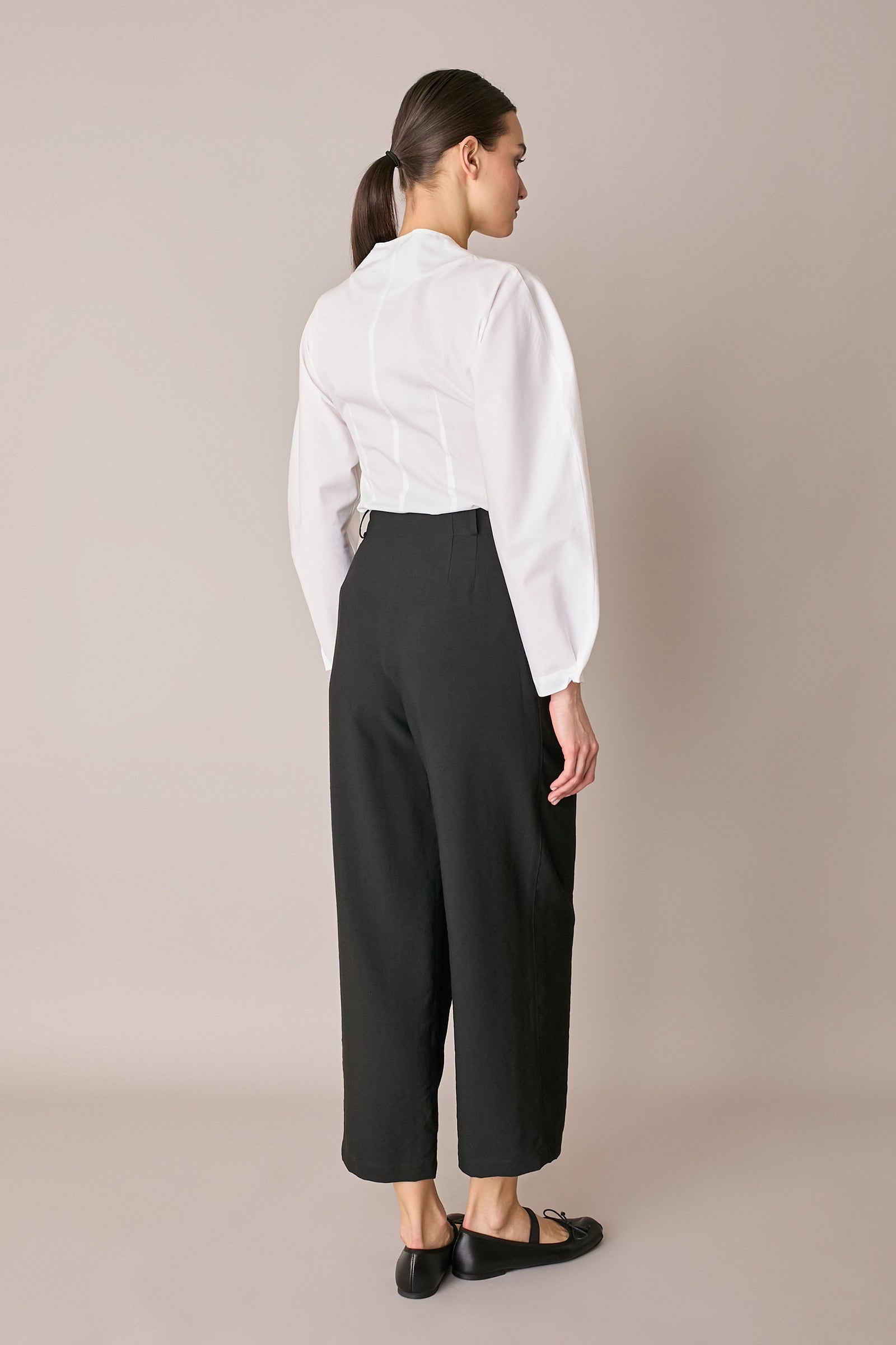Camicia in cotone con maniche scultoree