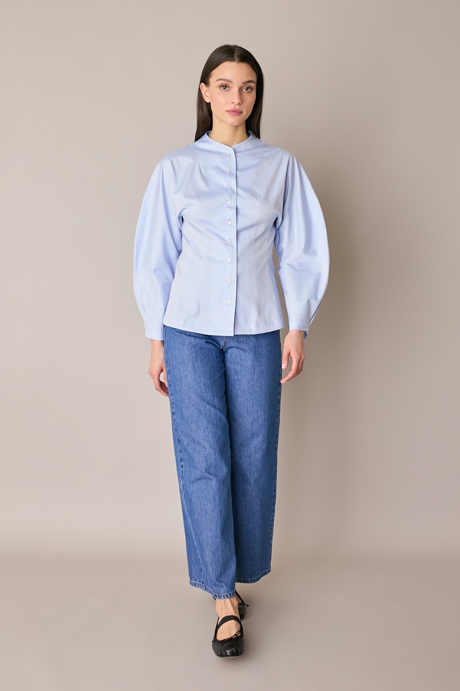 Camicia in cotone con maniche scultoree