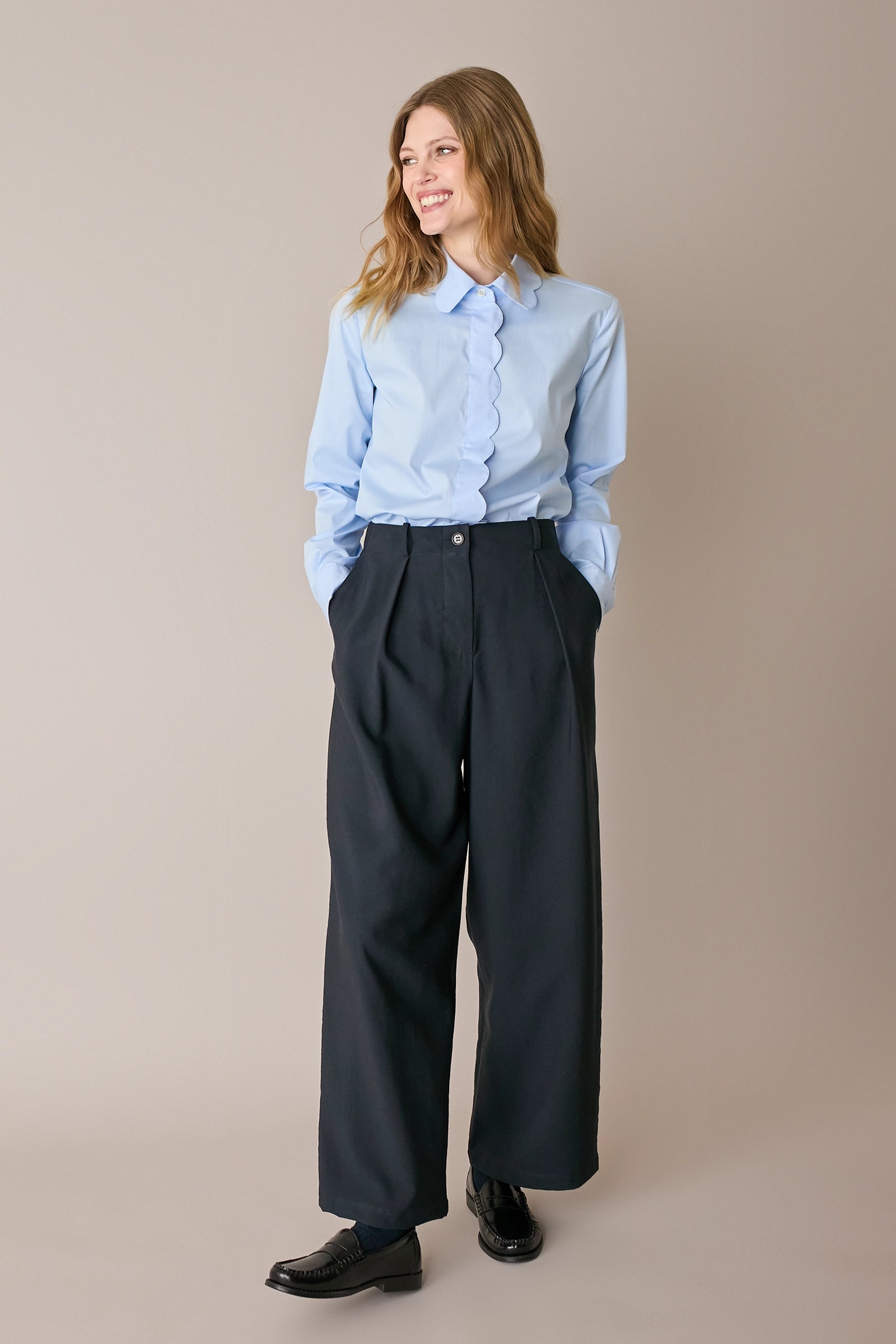 Pantaloni fluidi con pinces