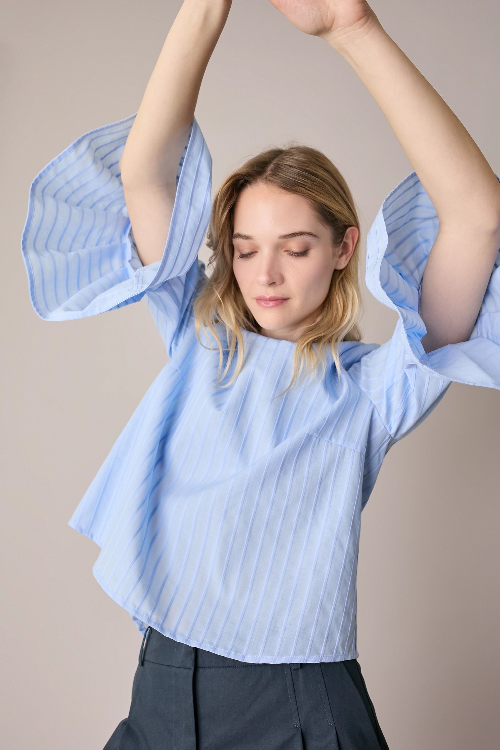 Top in cotone con maniche a campanella