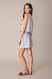 Top in lino con bottoncini