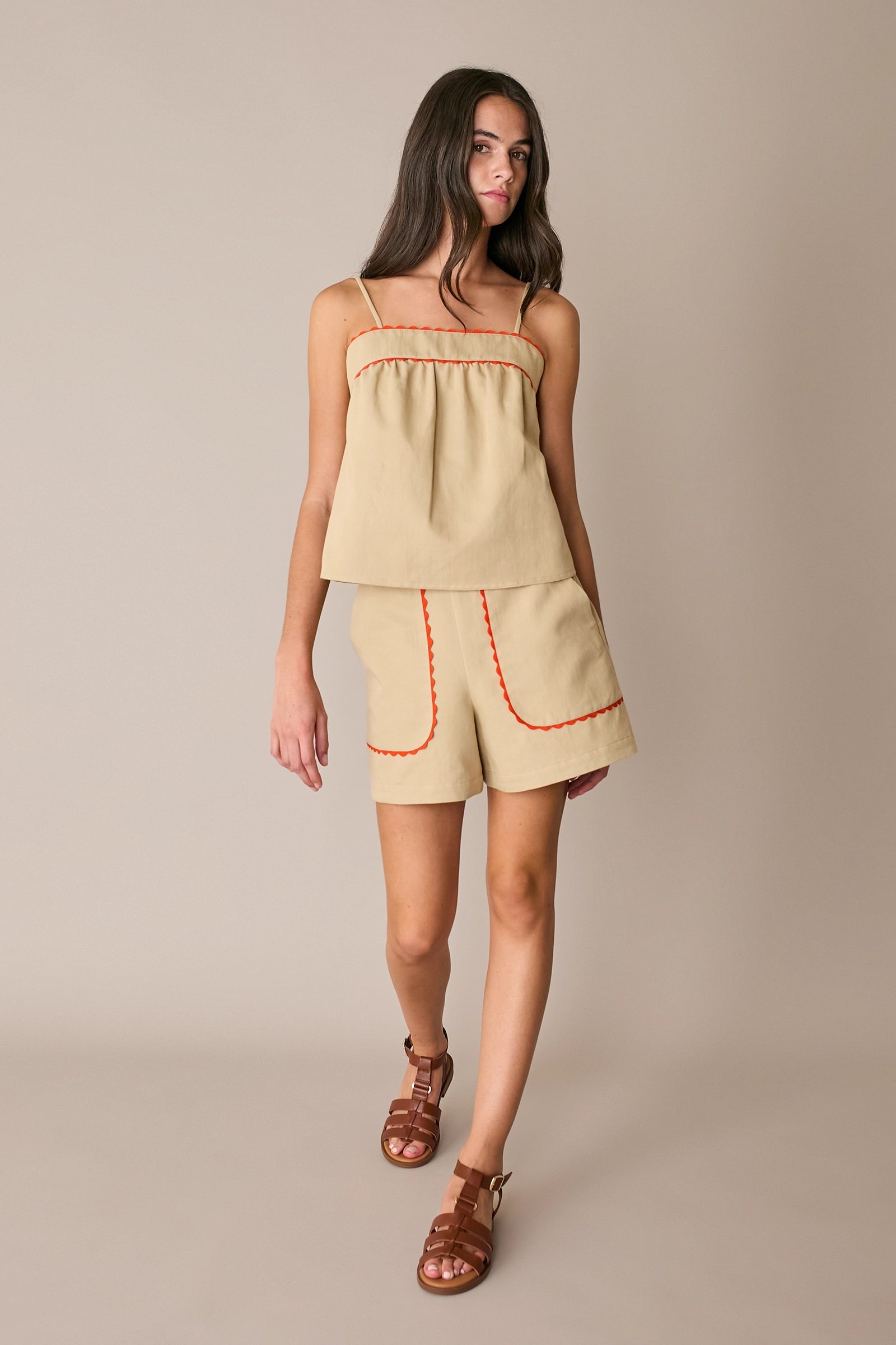 Contrast trim boxy top