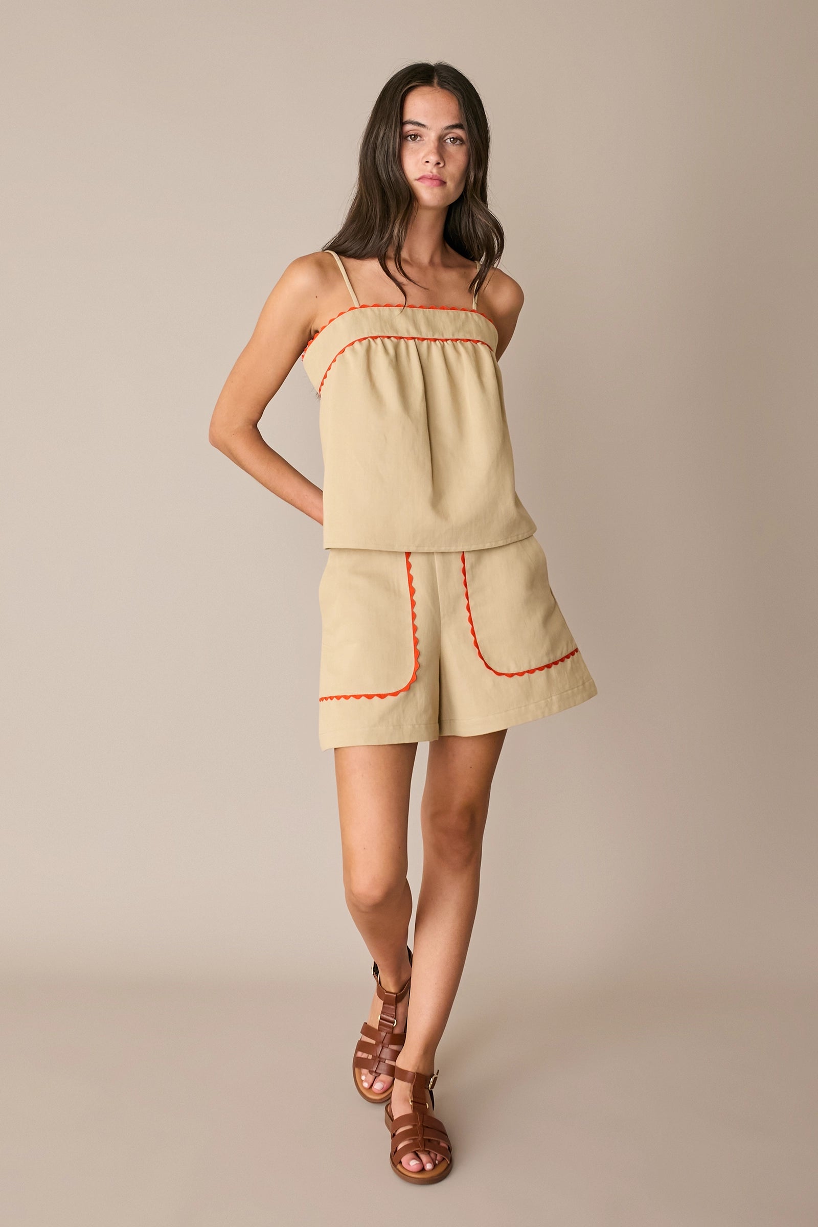 Contrast trim boxy top