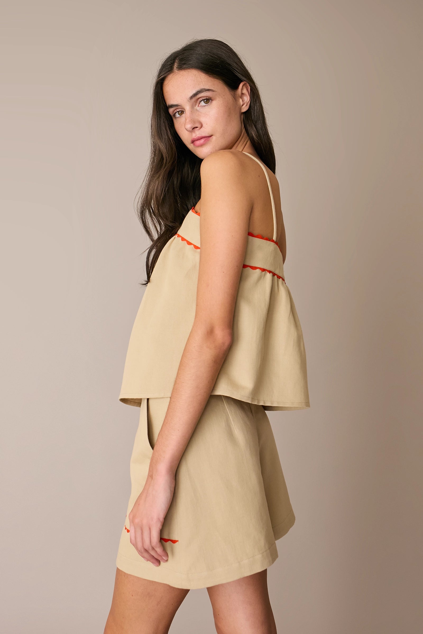Contrast trim boxy top
