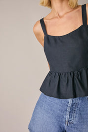 Top in lino con balza