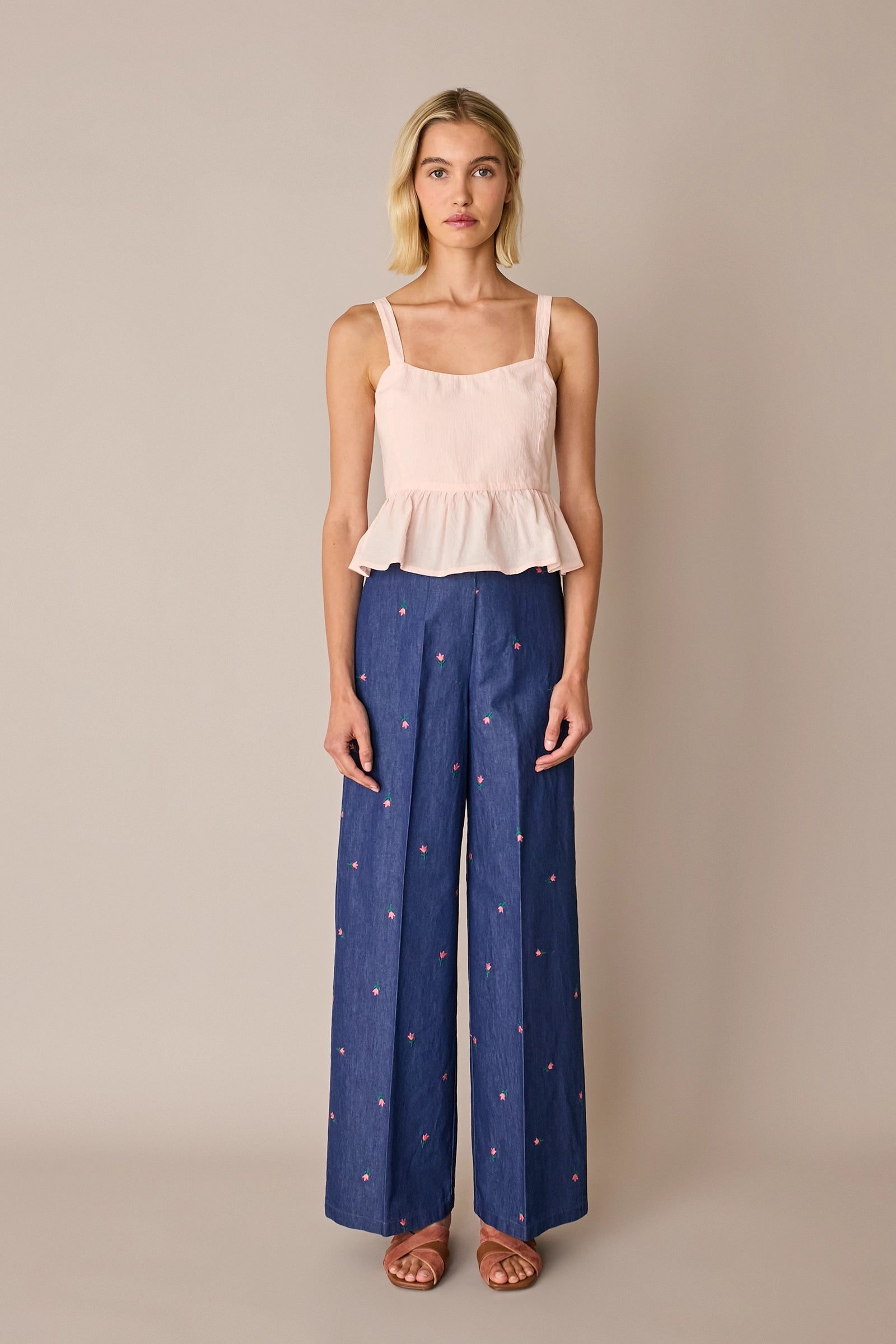 Top in cotone con balza