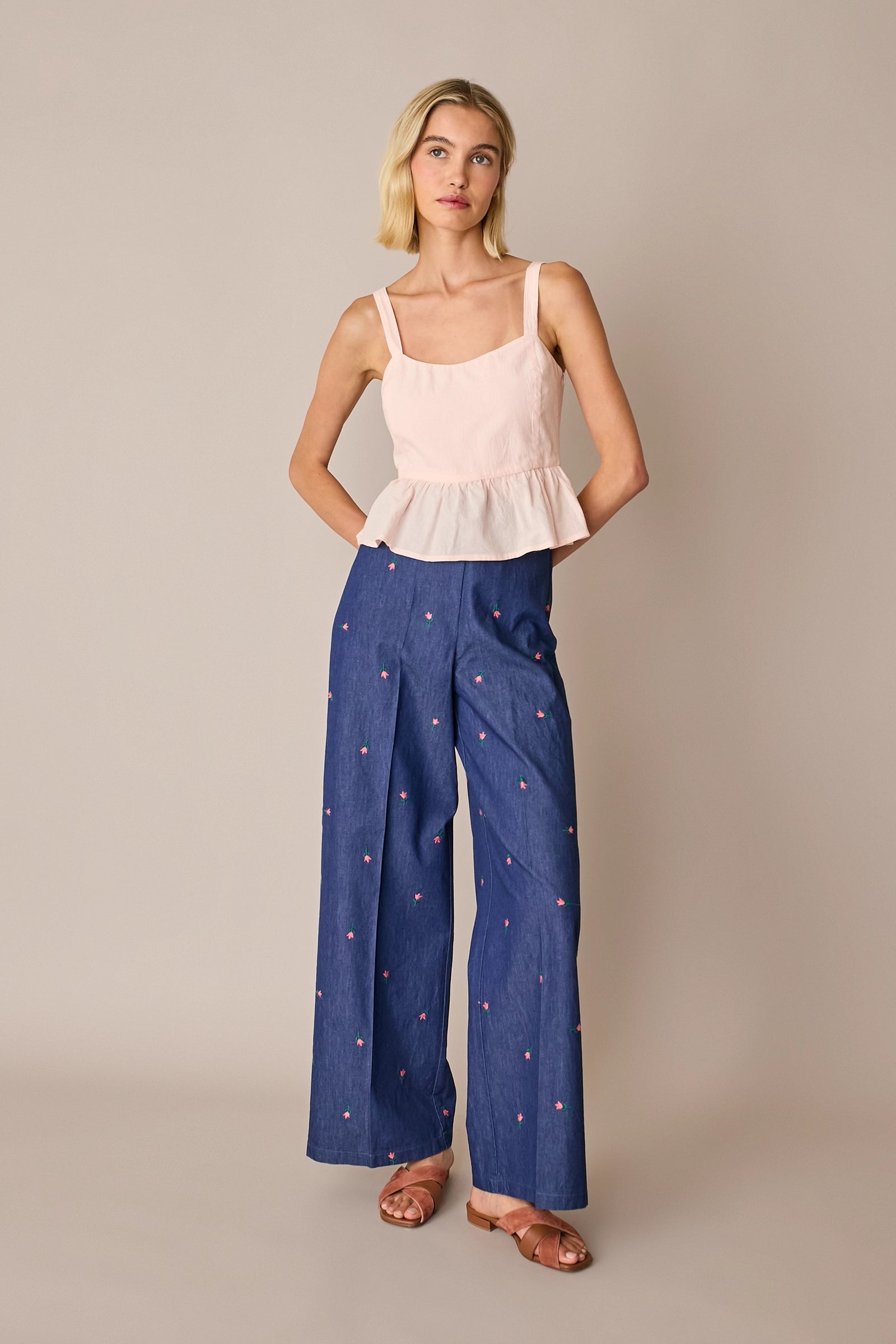 Top in cotone con balza