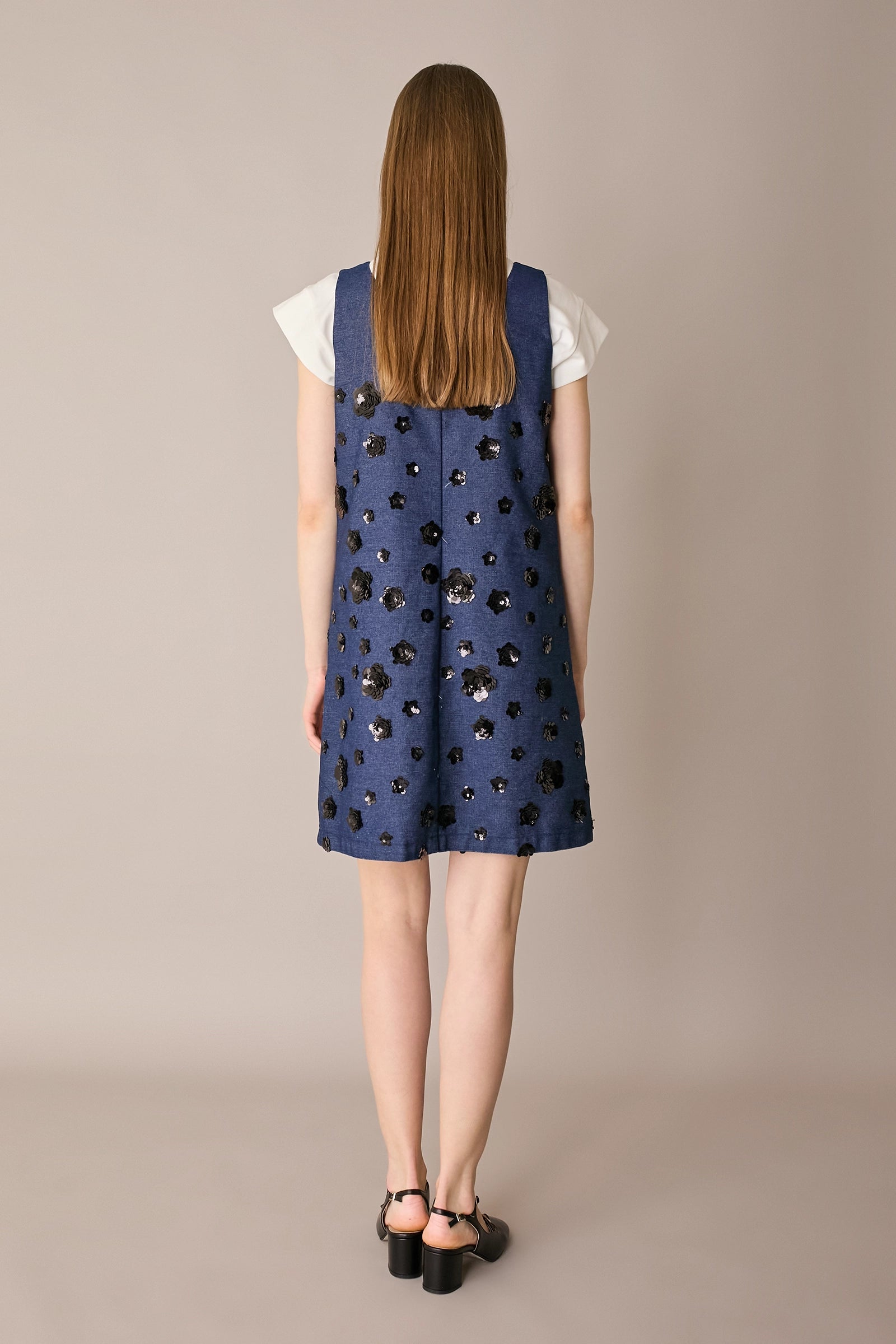 Abito in denim con ricami paillettes