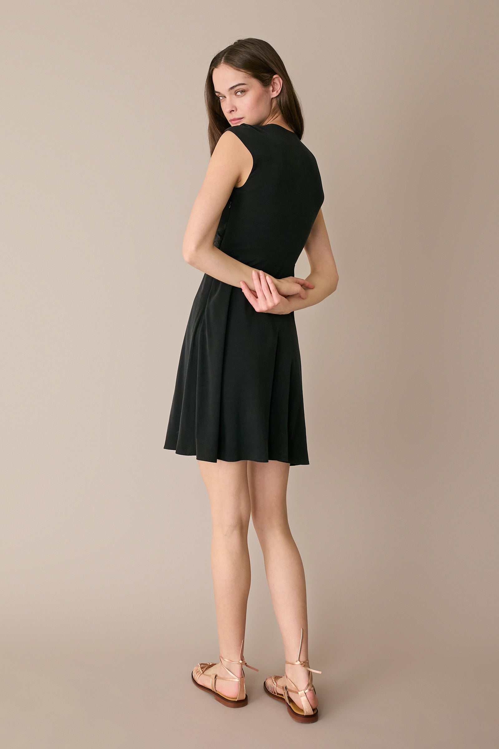 Stretch dress with twisted neckline