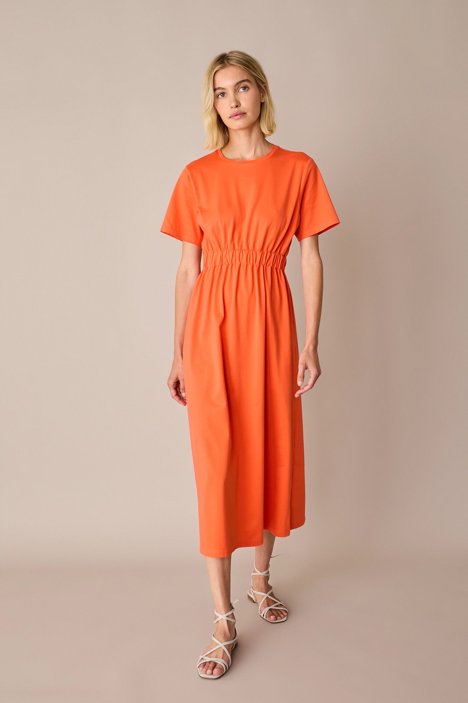 Abito T-shirt in cotone con cut-out sul retro