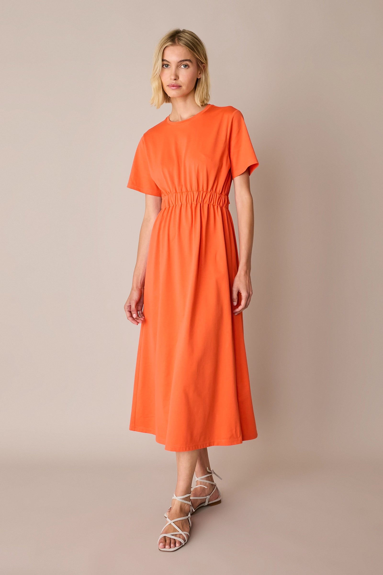 Abito T-shirt in cotone con cut-out sul retro