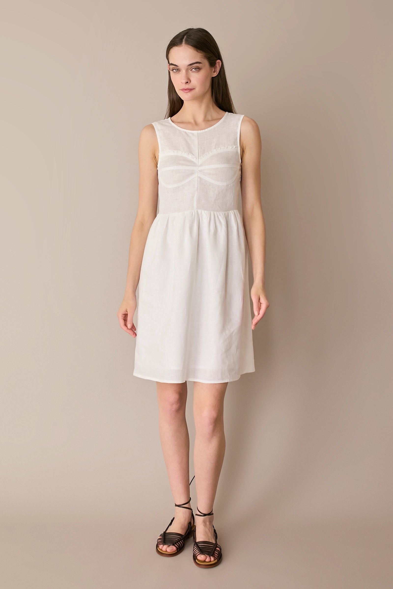 Linen dress with Valenciennes lace