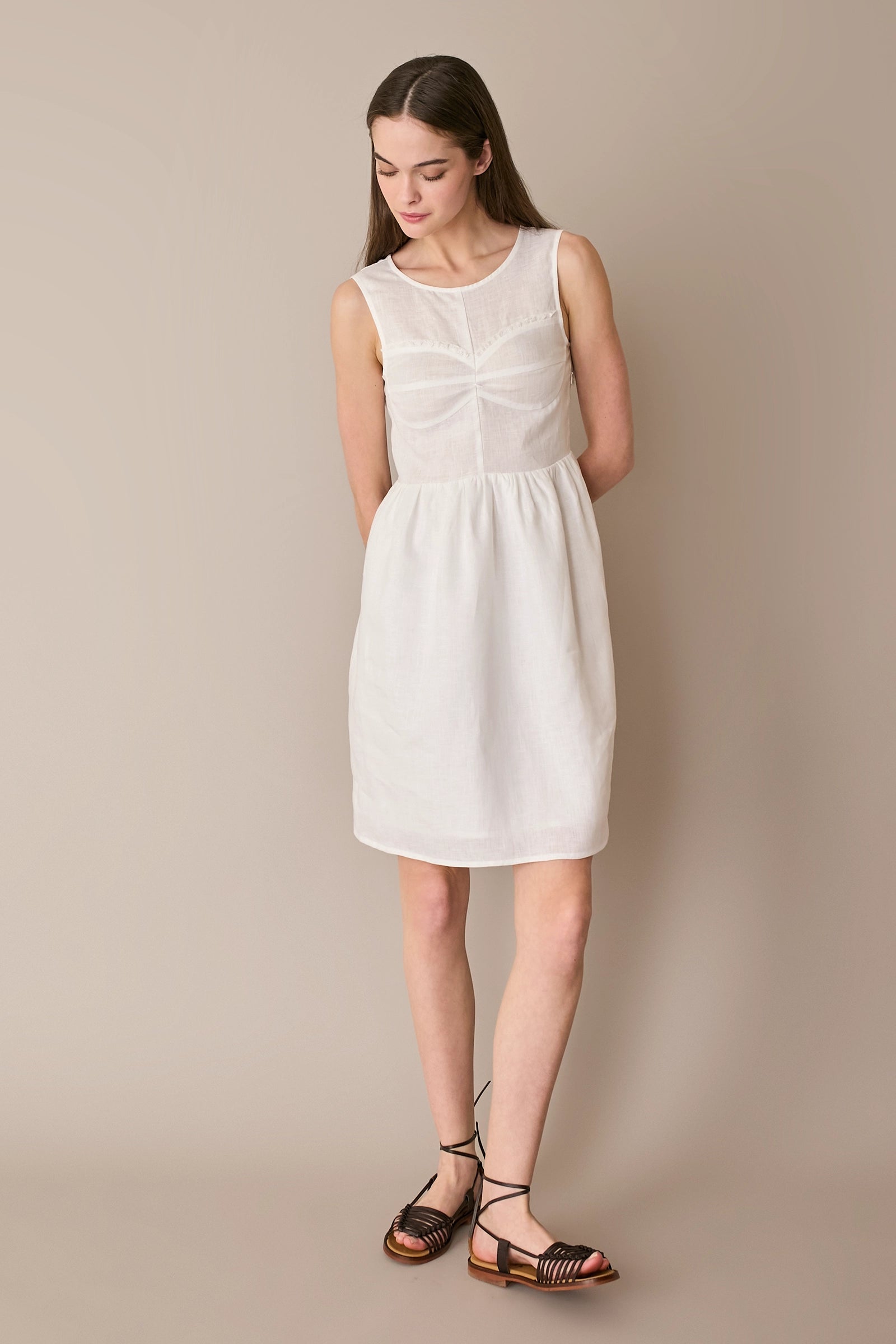 Linen dress with Valenciennes lace