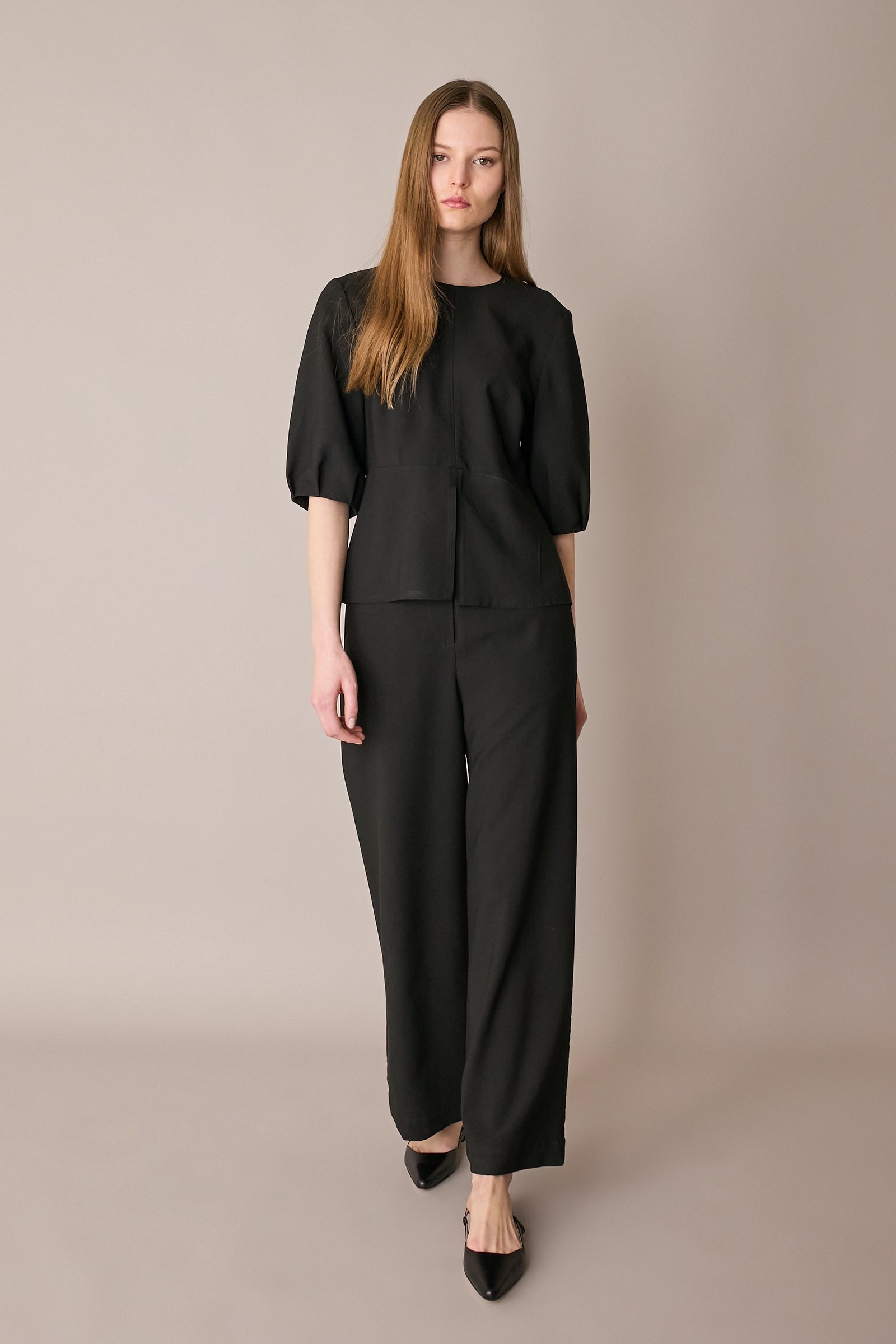Pantaloni fluidi con elastico in vita