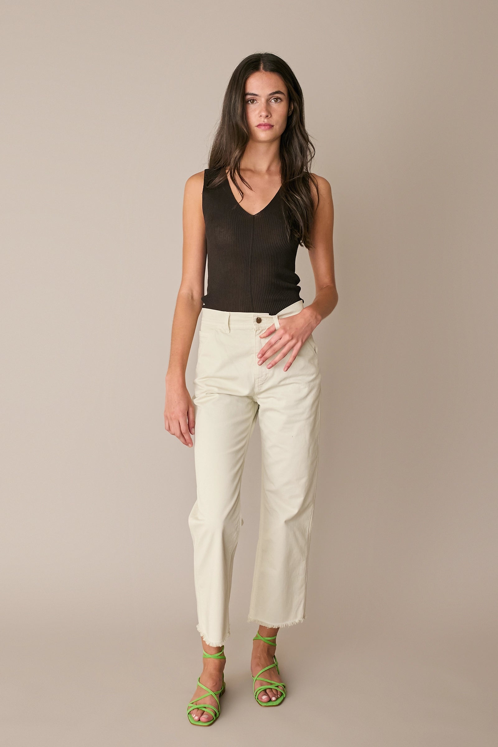 Pantaloni con fondo sfrangiato