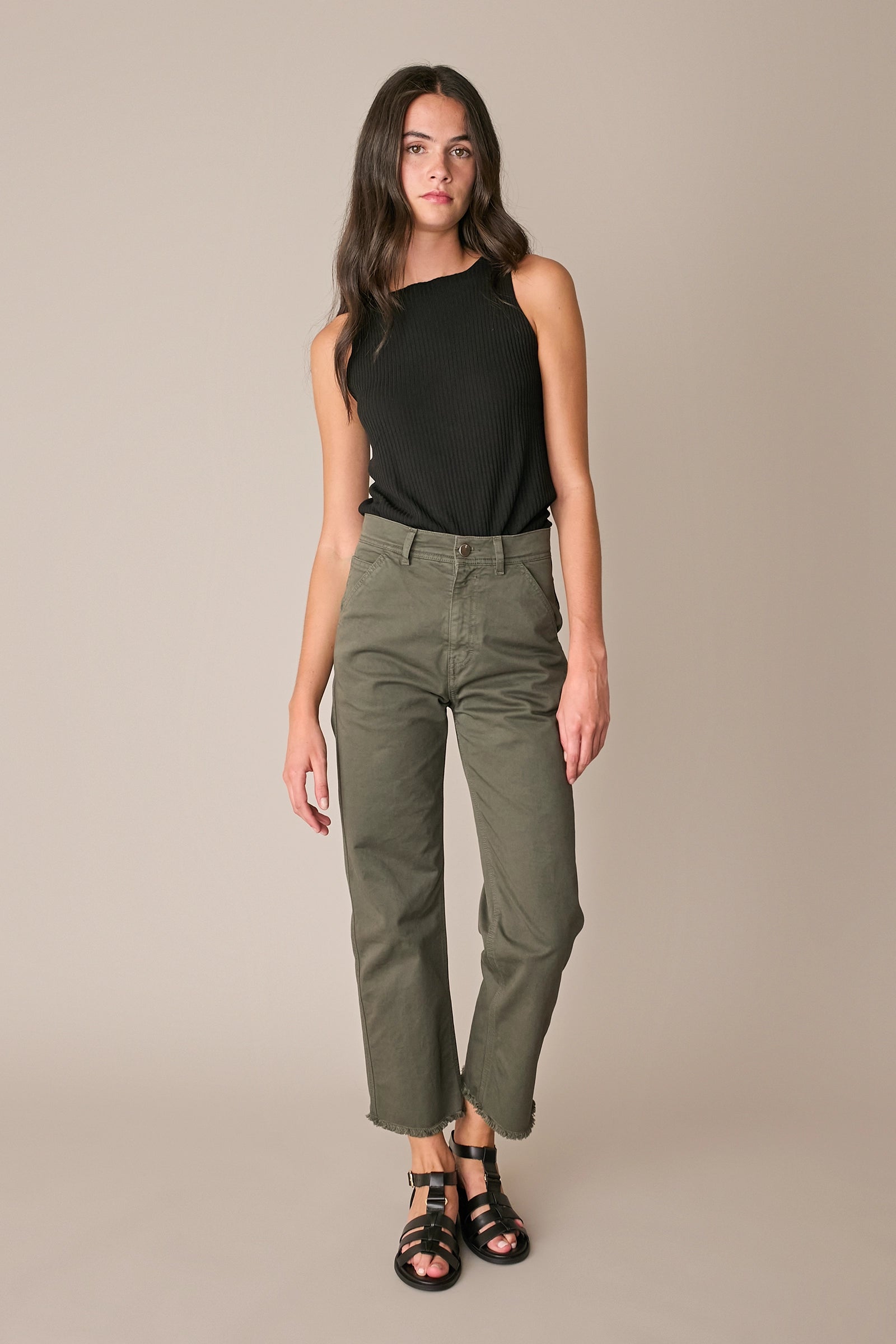 Pantaloni con fondo sfrangiato