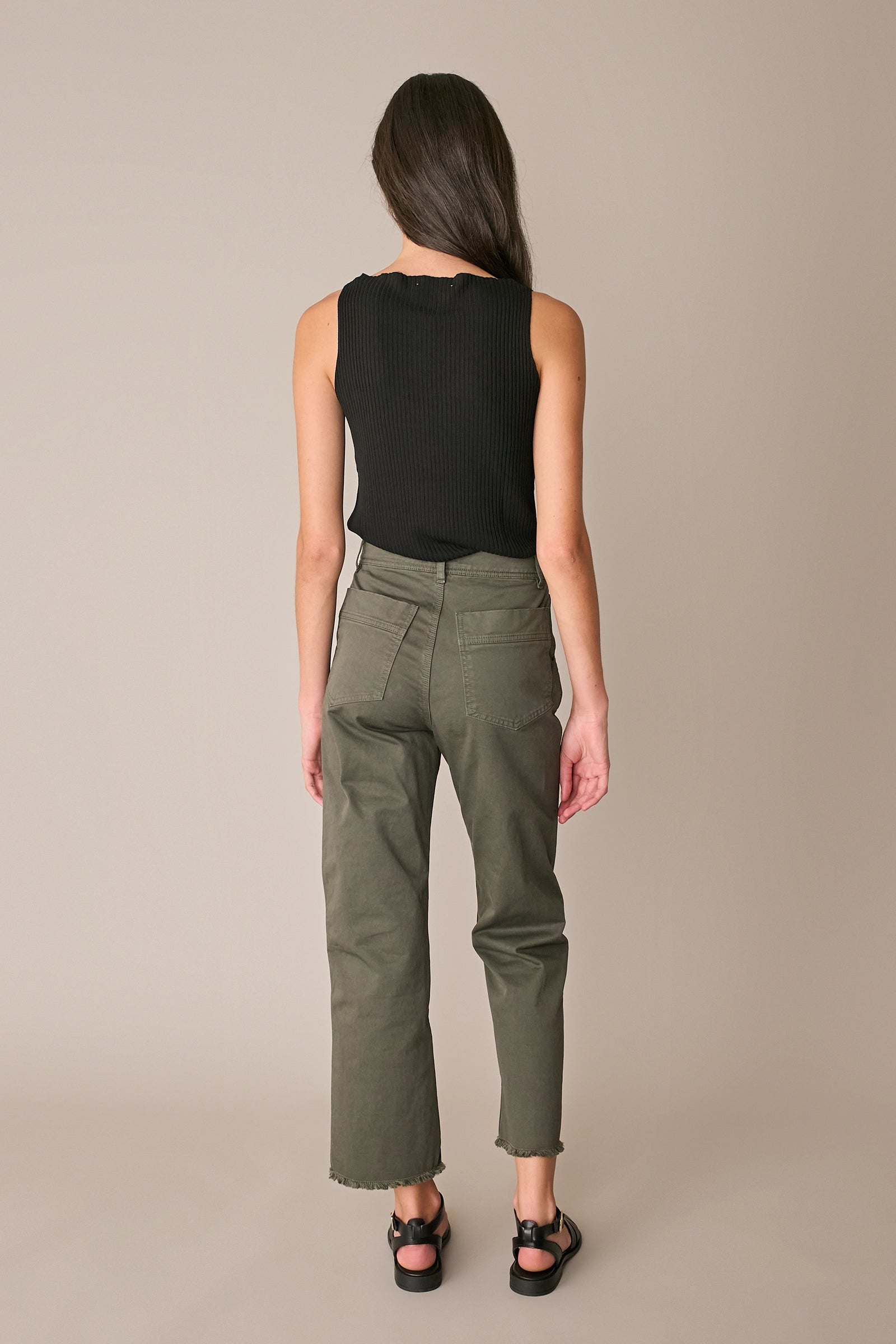 Pantaloni con fondo sfrangiato