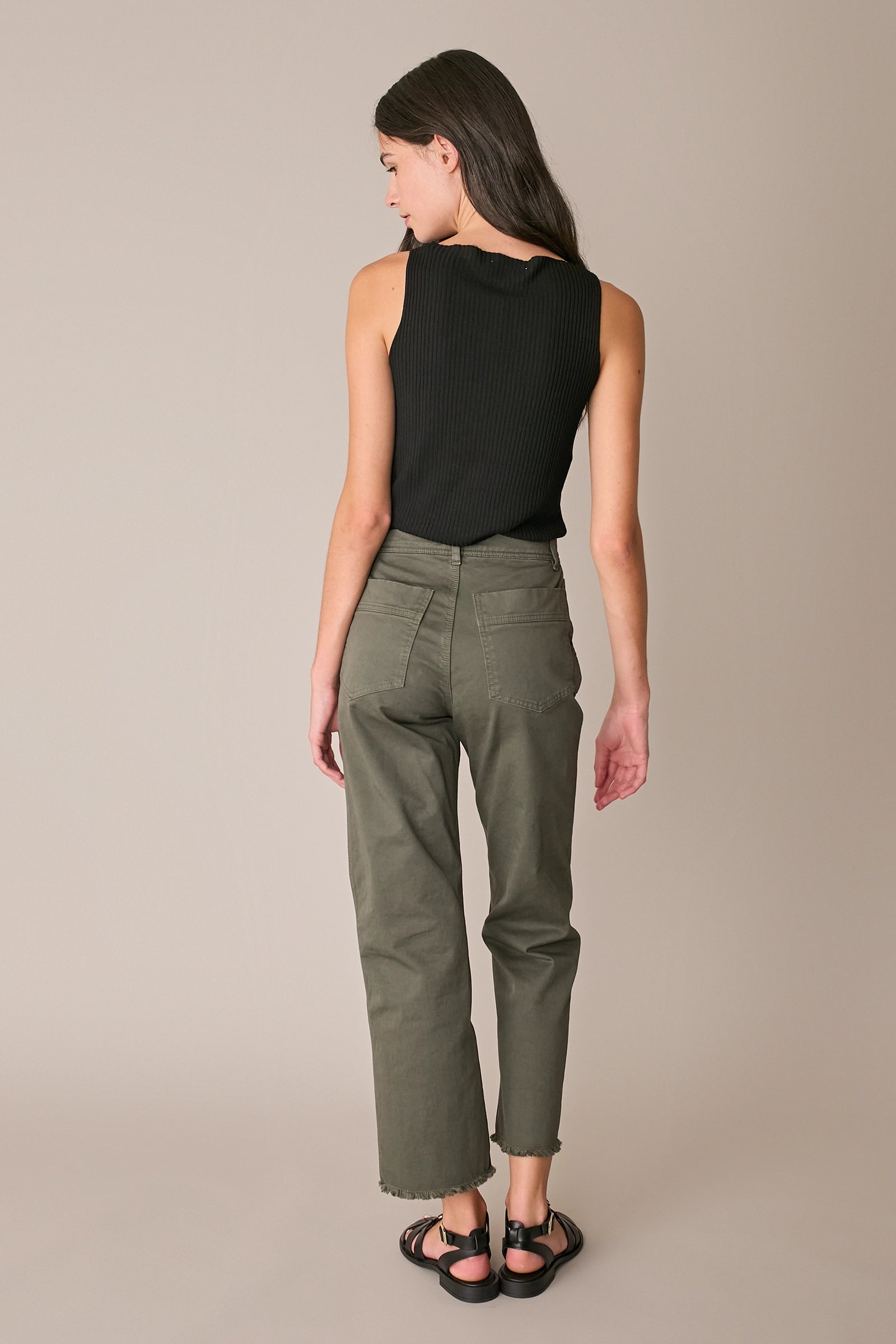 Pantaloni con fondo sfrangiato