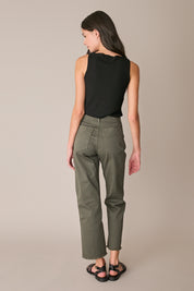 Pantaloni con fondo sfrangiato