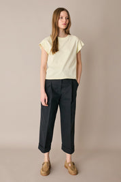 Pantaloni in cotone con piega e risvolto