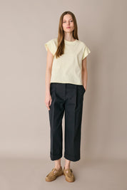 Pantaloni in cotone con piega e risvolto