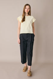 Pantaloni in cotone con piega e risvolto