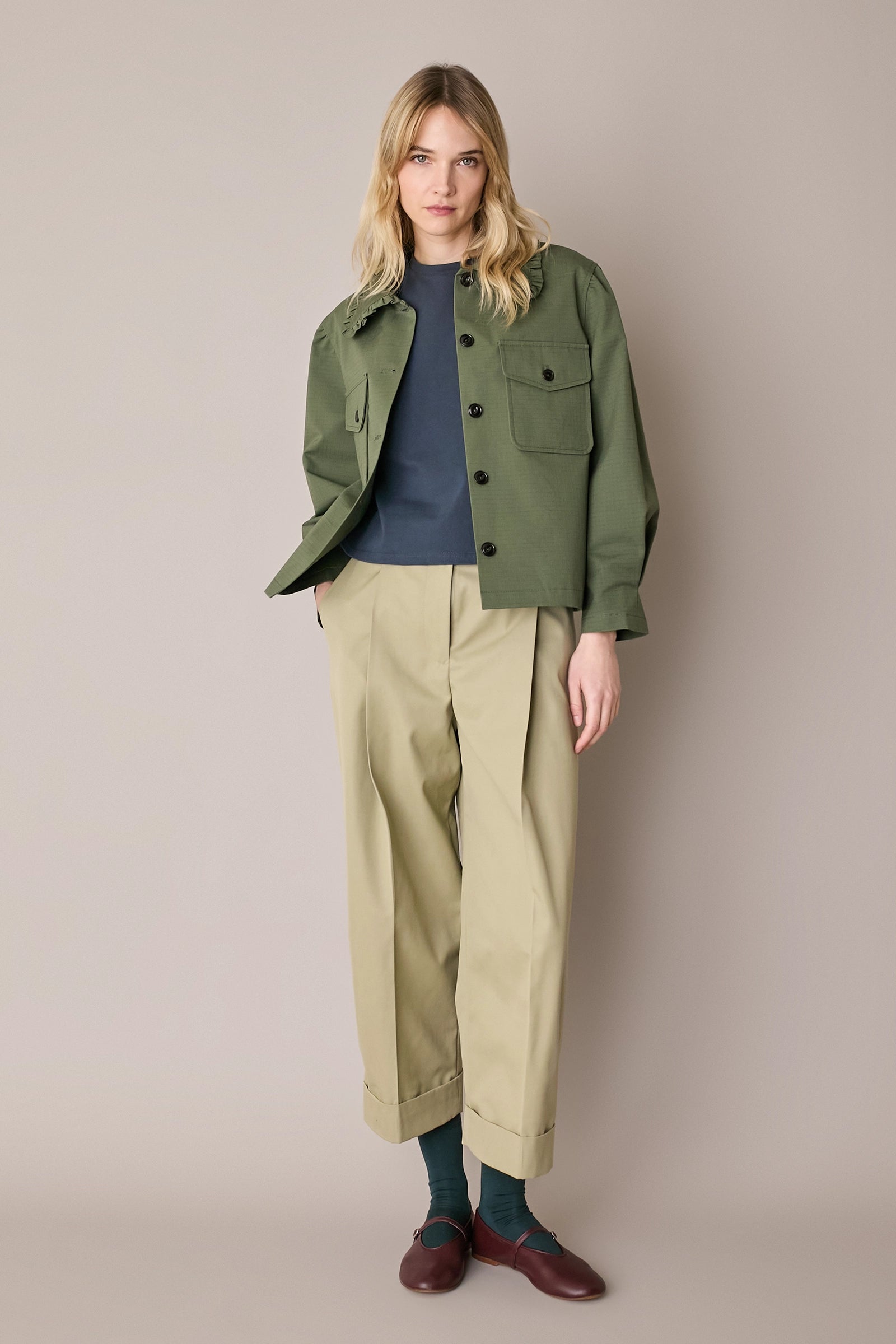 Pantaloni in cotone con piega e risvolto
