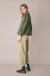 Pantaloni in cotone con piega e risvolto