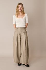 Pantaloni in lino con pinces