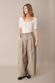 Pantaloni in lino con pinces