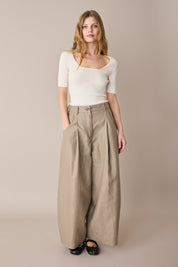 Pantaloni in lino con pinces