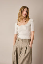 Pantaloni in lino con pinces