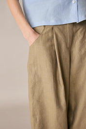 Pantaloni in lino con pinces
