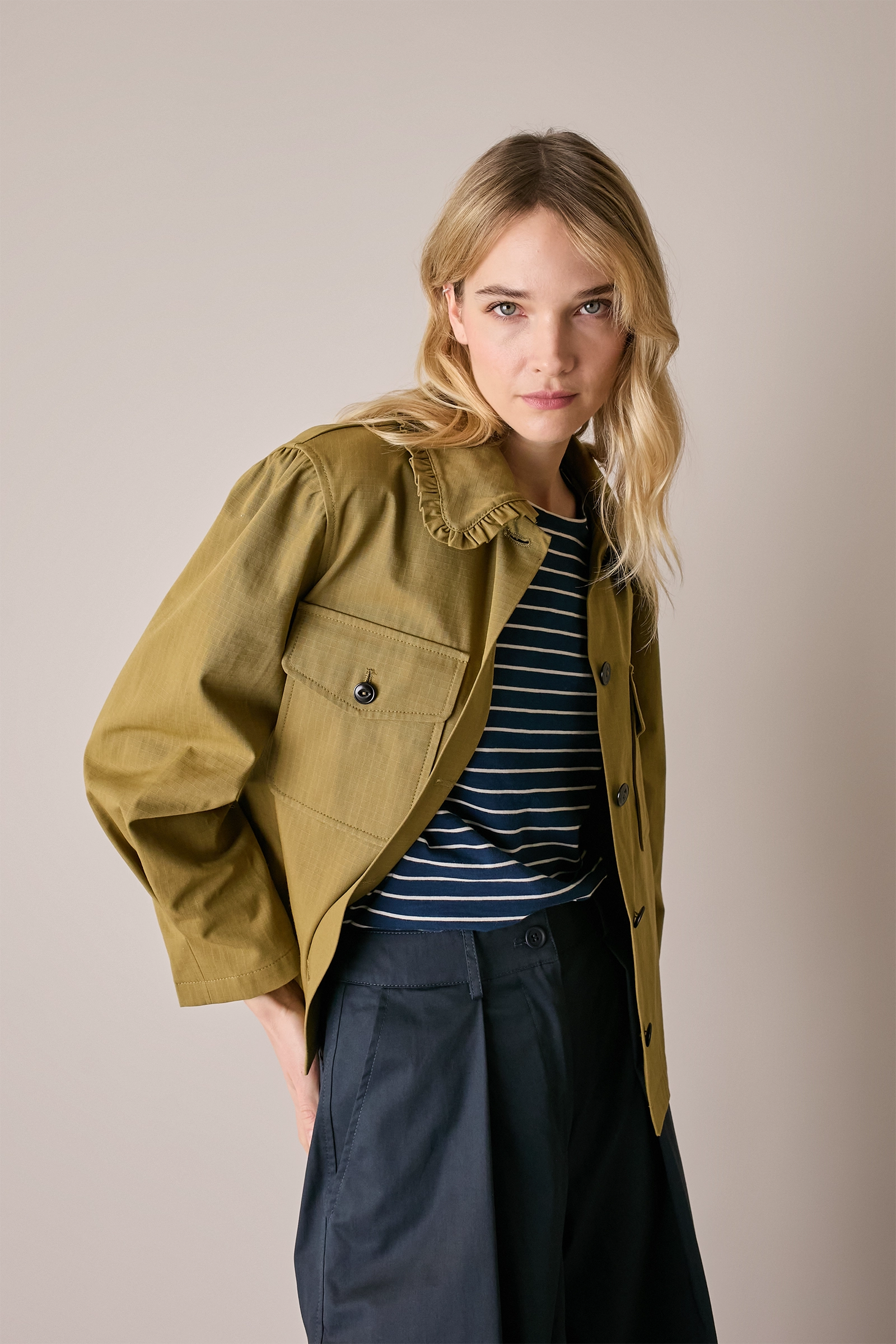 Ripstop cotton jacket with ruffled collar