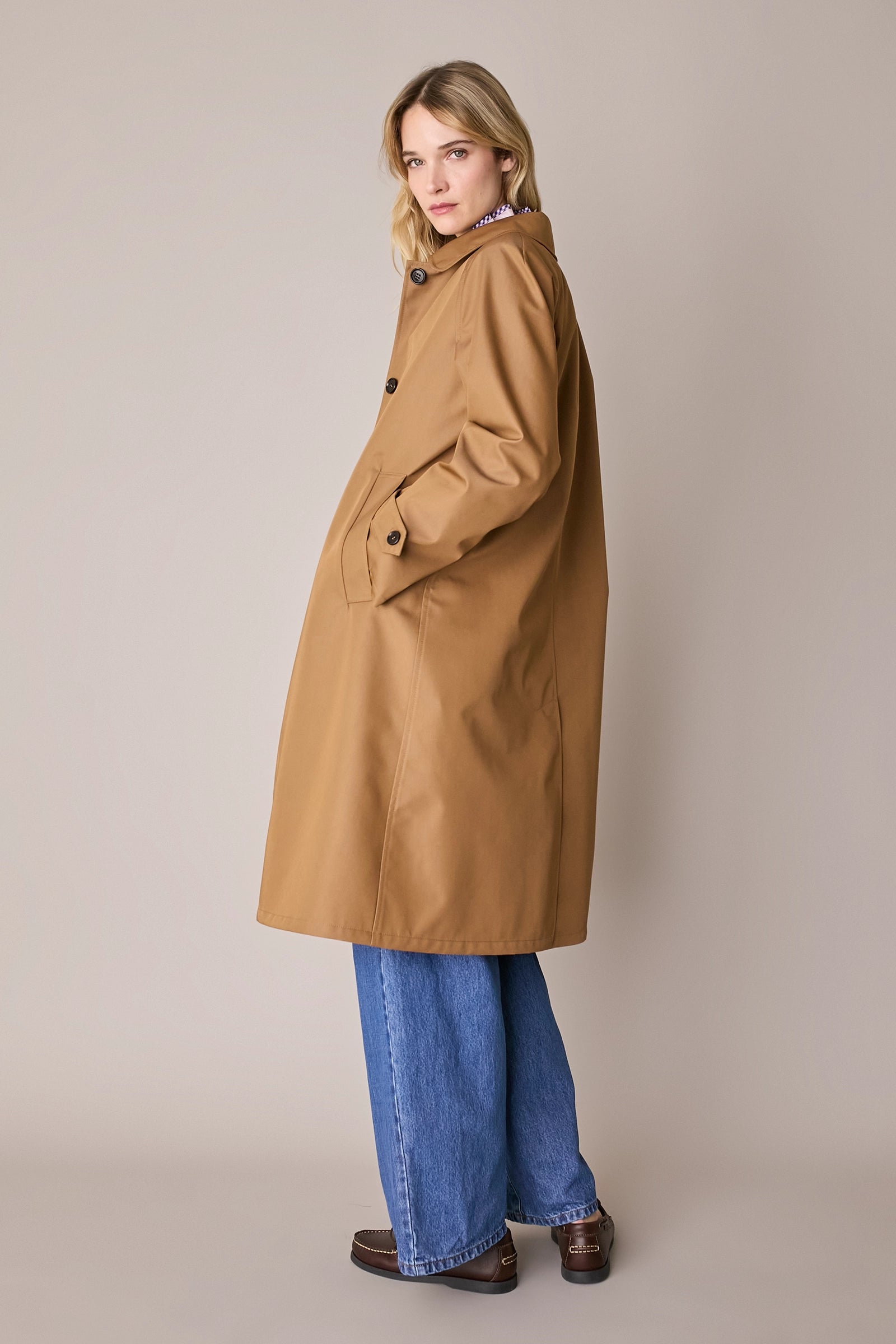 Water-resistant trench coat