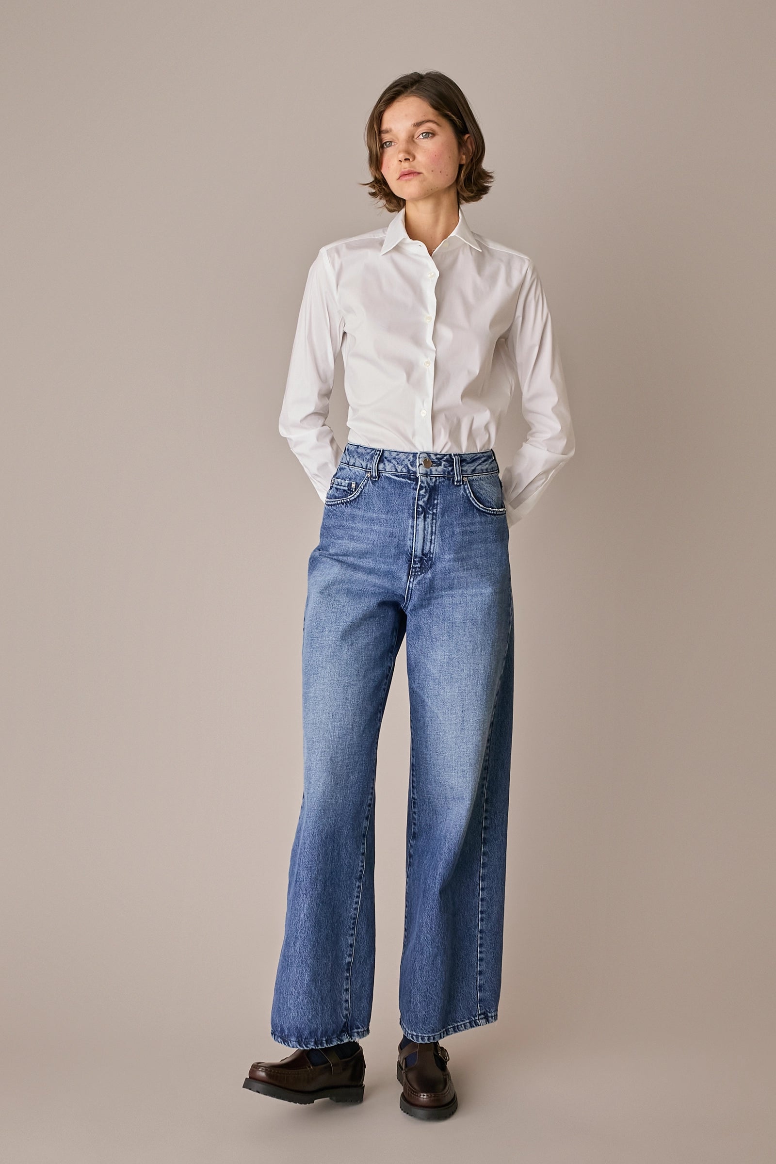 camicia classica in cotone elasticizzato, abbottonatura frontale, bianco